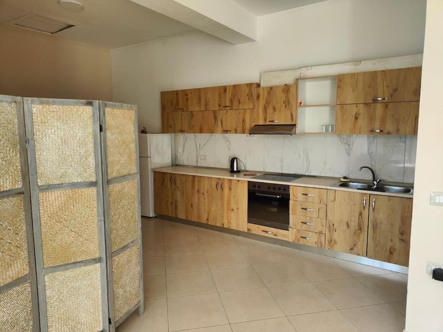 Bright Guest 15 Min By Bus To Center Tirana