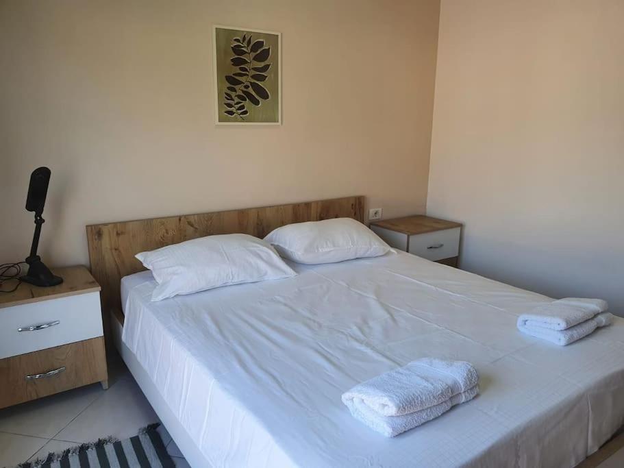 Appartamento Bright Guest 15 Min By Bus To Center