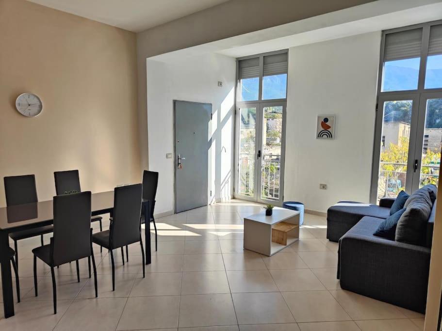 Bright Guest 15 Min By Bus To Center Tirana