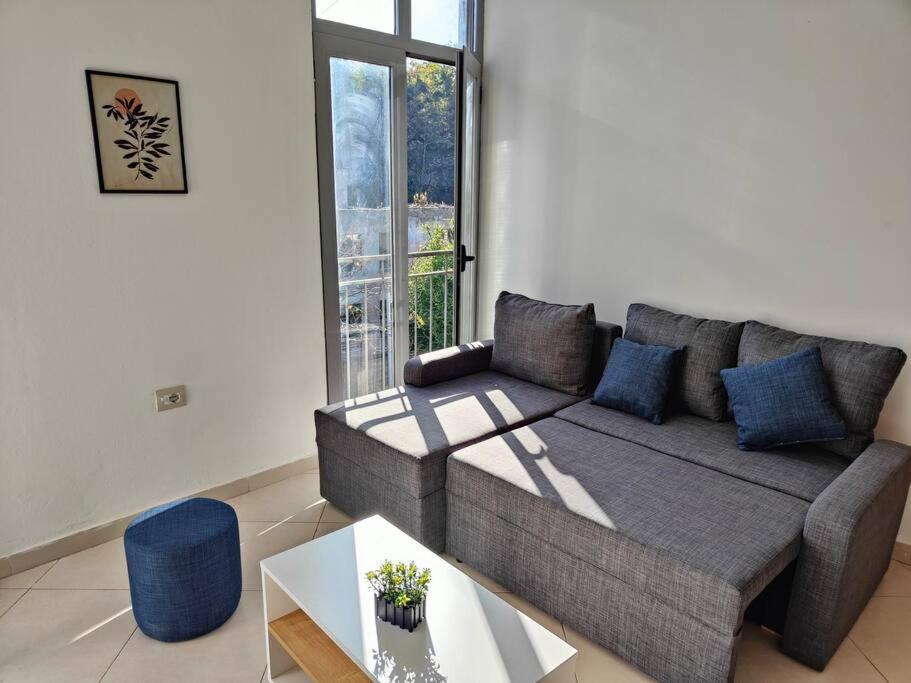 Appartamento Bright Guest 15 Min By Bus To Center