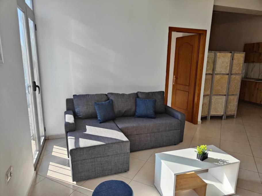 Appartamento Bright Guest 15 Min By Bus To Center